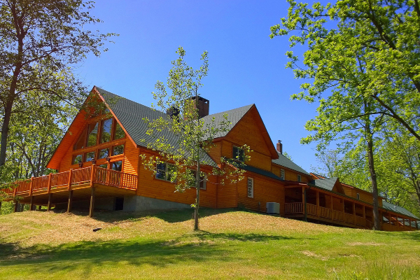 The Western Lodge - Woodland Ridge Cabins & Lodges - Hocking Hills, Ohio